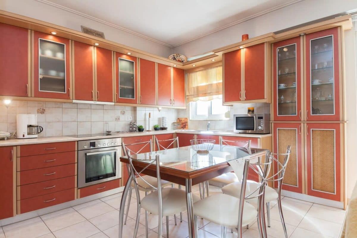 Scenic Balcony Apt In Vibrant Petralona Афіни Екстер'єр фото