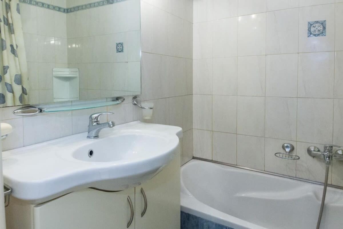 Scenic Balcony Apt In Vibrant Petralona Афіни Екстер'єр фото
