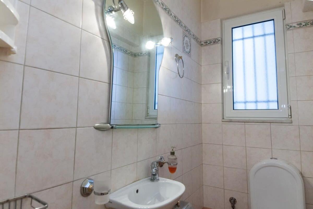 Scenic Balcony Apt In Vibrant Petralona Афіни Екстер'єр фото