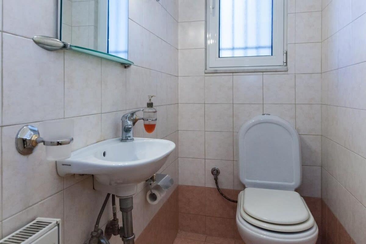 Scenic Balcony Apt In Vibrant Petralona Афіни Екстер'єр фото