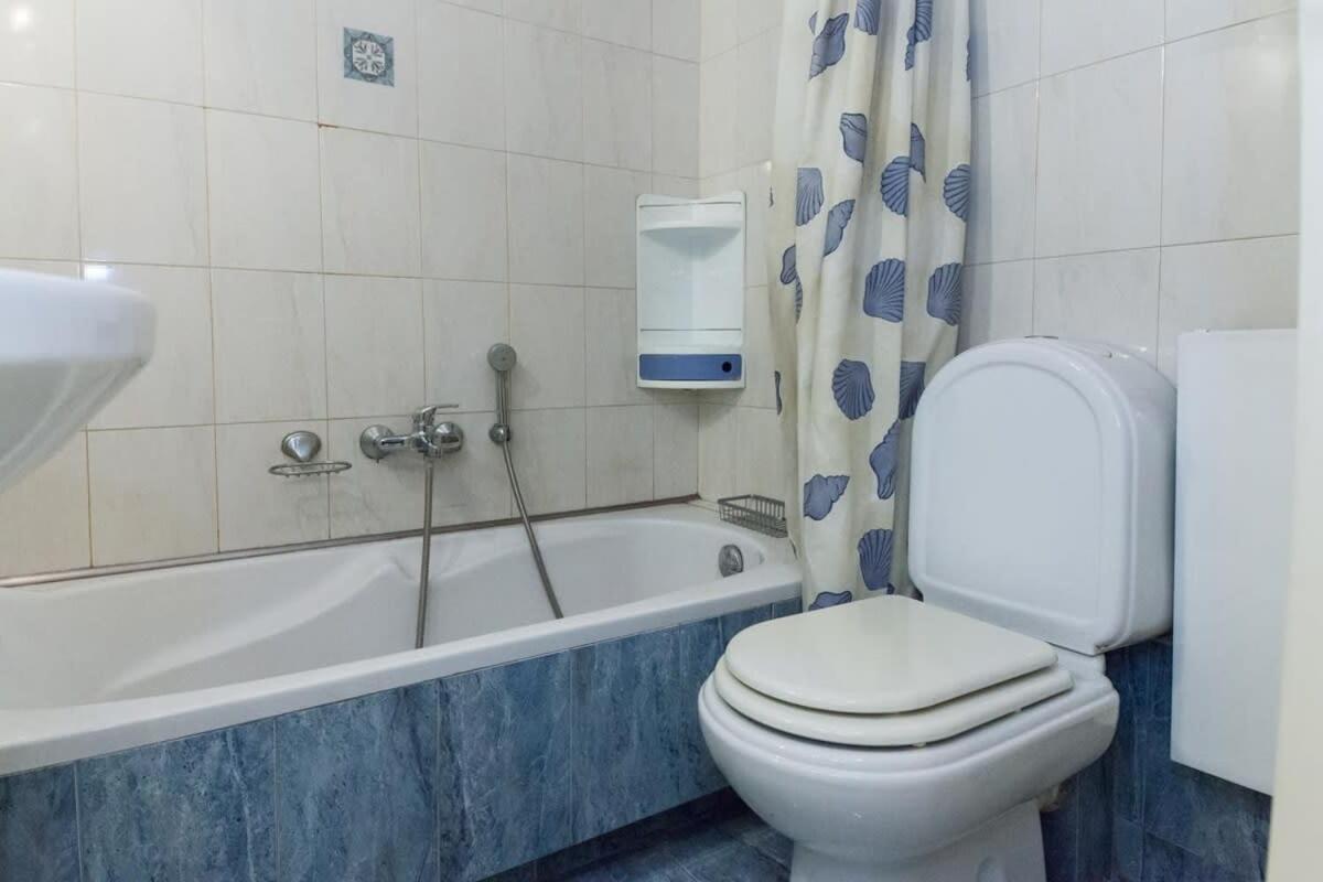 Scenic Balcony Apt In Vibrant Petralona Афіни Екстер'єр фото