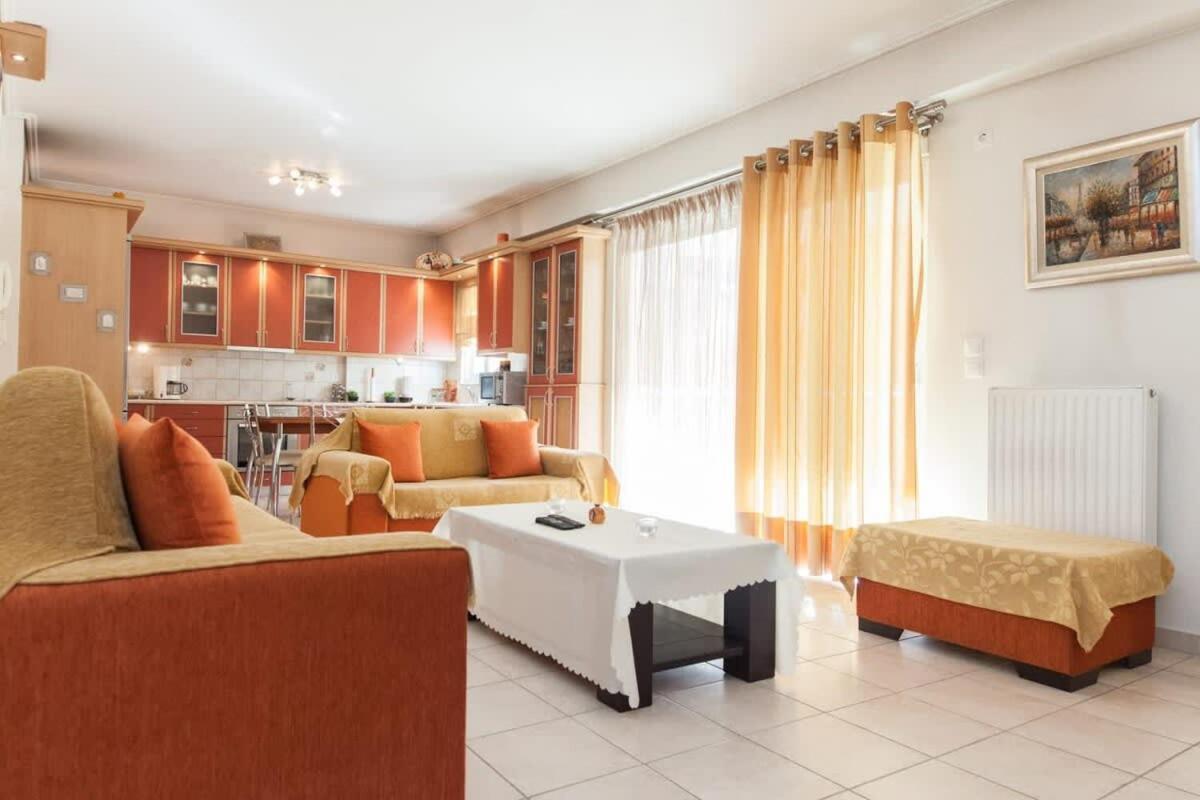 Scenic Balcony Apt In Vibrant Petralona Афіни Екстер'єр фото