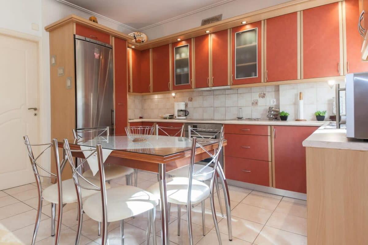 Scenic Balcony Apt In Vibrant Petralona Афіни Екстер'єр фото