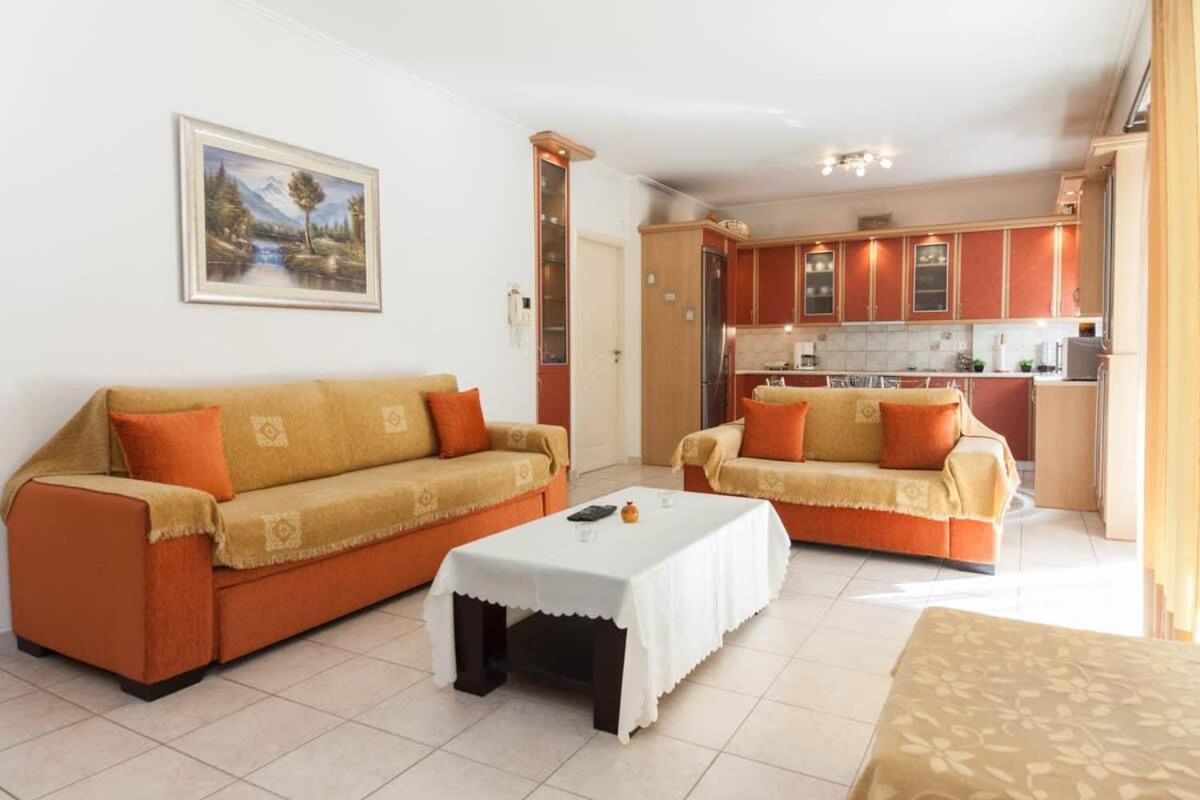 Scenic Balcony Apt In Vibrant Petralona Афіни Екстер'єр фото