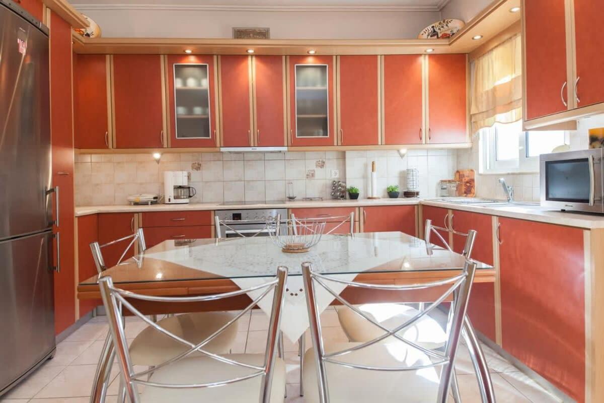 Scenic Balcony Apt In Vibrant Petralona Афіни Екстер'єр фото
