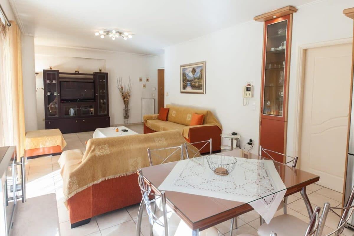 Scenic Balcony Apt In Vibrant Petralona Афіни Екстер'єр фото